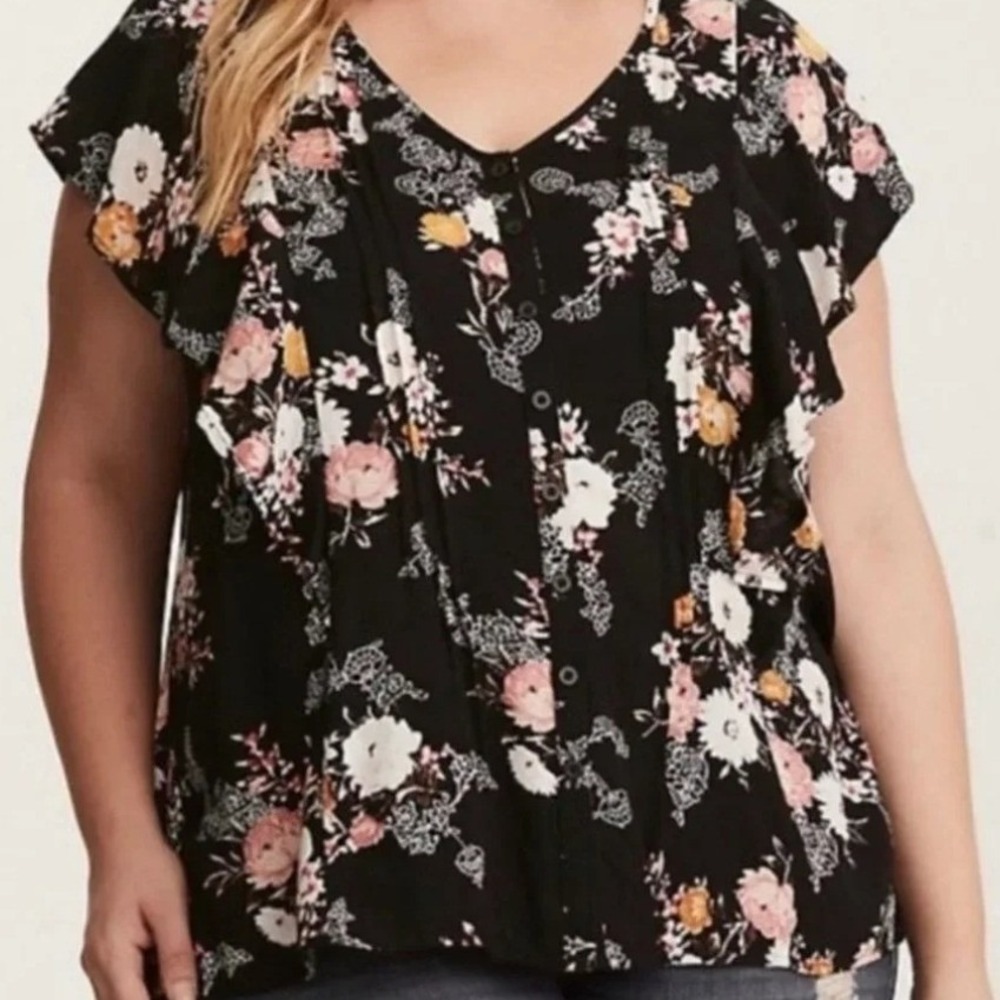 Torrid Black Floral Flutter Sleeve Button Front Pintuck Blouse Top Size 2(18/20)